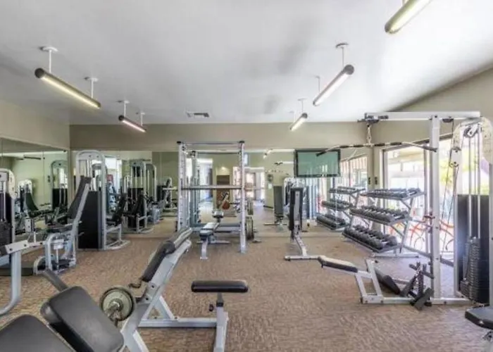 Resort-style 1br Walkable Putting Pool Apartment *