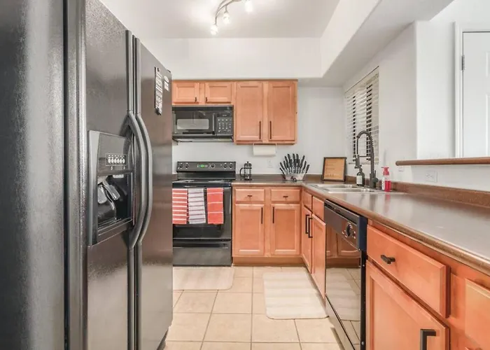 Resort-style 1br Walkable Putting Pool Apartment