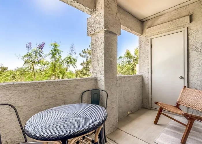 Resort-style 1br Walkable Putting Pool Apartment Scottsdale