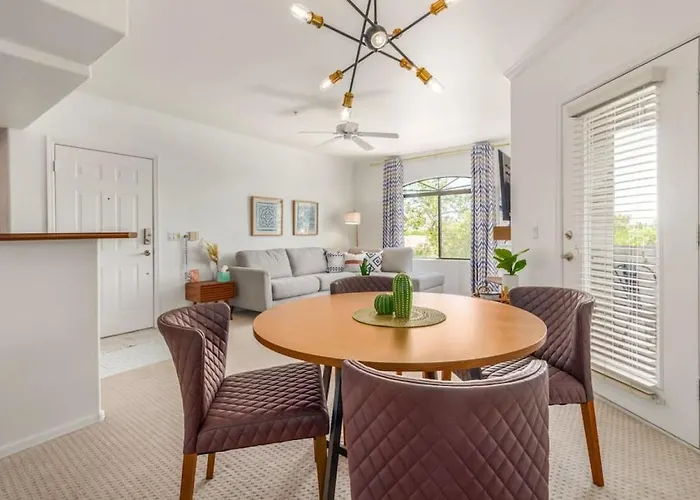 Resort-style 1br Walkable Putting Pool Scottsdale