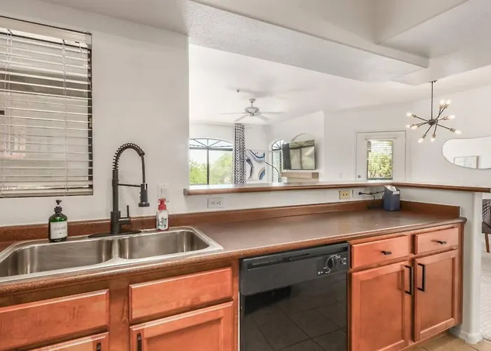 Resort-style 1br Walkable Putting Pool * Scottsdale