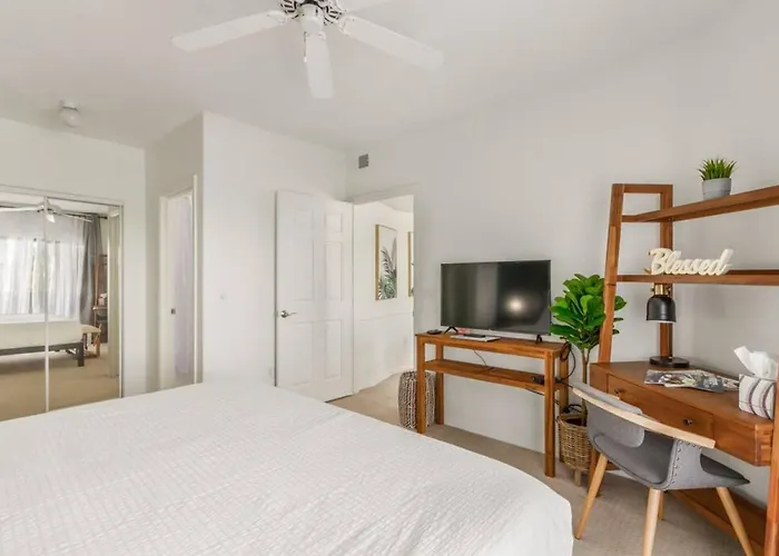 Resort-style 1br Walkable Putting Pool Scottsdale