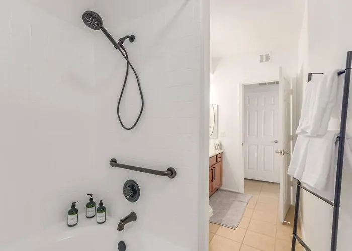 Resort-style 1br Walkable Putting Pool