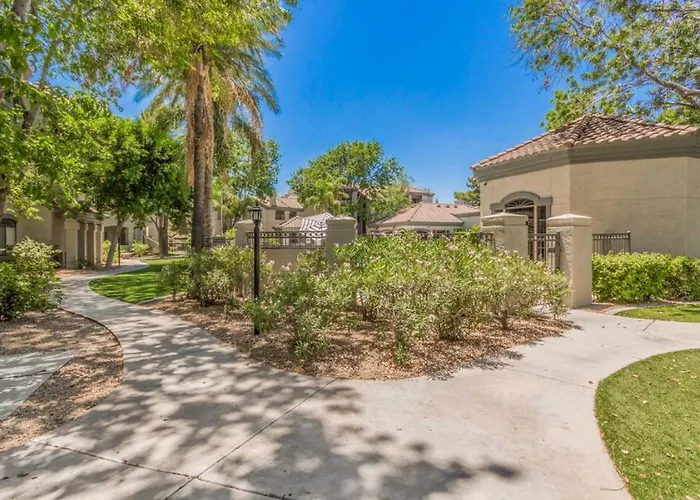 Resort-style 1br Walkable Putting Pool Apartment